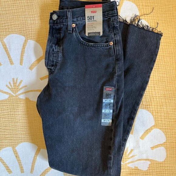 NWT! Levi's Women's 501 Original Fit Jeans - Picture 1 of 6